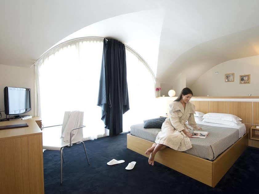 Hotel Delle Fiere Mozzate Buitenkant foto
